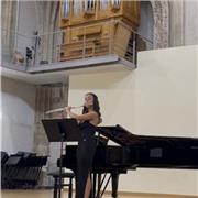 Profesora de flauta travesera para niveles elemental y profesional